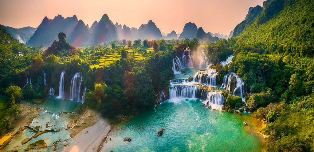 Book your flights, hotels and holiday packages to Vietnam